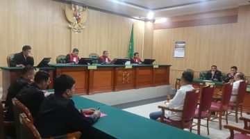 Sidang Pembacaan Surat Dakwaan JPU Kejati Maluku Utara di Pengadilan Tipikor pada PN Ternate. (RakyatMu) 