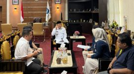 Pemkot Ternate menggelar pertemuan strategis bersama KPP Pratama di Ruang Kerja Wali Kota. (RakyatMu)