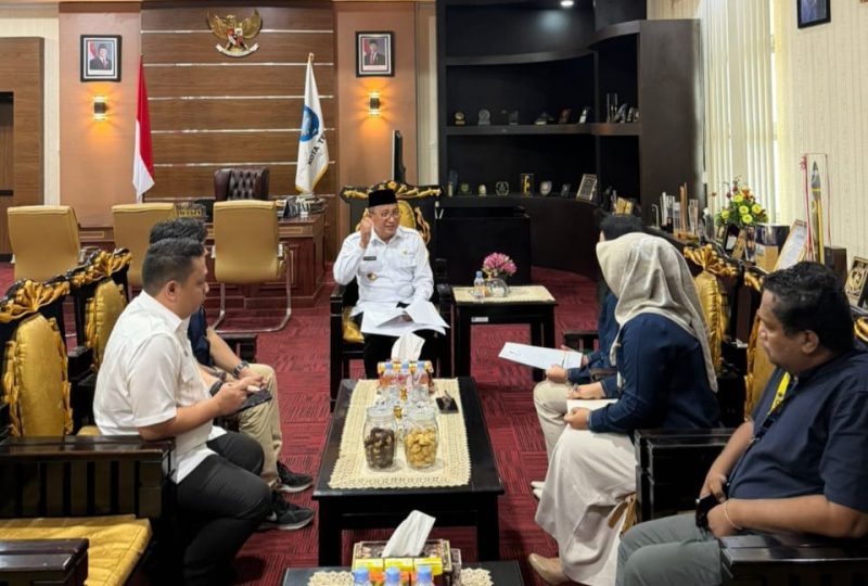Pemkot Ternate menggelar pertemuan strategis bersama KPP Pratama di Ruang Kerja Wali Kota. (RakyatMu)