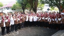 Foto Bersama Usai Apel Pagi dalam Program Rabu Menyapa di Kantor BP2RD Kota Ternate