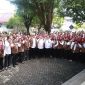 Foto Bersama Usai Apel Pagi dalam Program Rabu Menyapa di Kantor BP2RD Kota Ternate