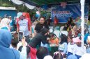 Sekda Kota Ternate, Rizal Marsaoly Bersama Guru dan Anak Murid Merayakan HUT IGTKI-PGRI Kota Ternate di Lapangan PPN Bastiong (Istimewa/RakyatMu)