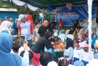 Sekda Kota Ternate, Rizal Marsaoly Bersama Guru dan Anak Murid Merayakan HUT IGTKI-PGRI Kota Ternate di Lapangan PPN Bastiong (Istimewa/RakyatMu)