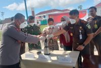 Pemusnahan Barang Bukti di Halaman Kantor Kejari Pulau Taliabu. (RakatMu)