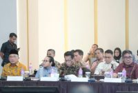 Wali Kota Ternate, M. Tauhid Soleman (Kemeja Kuning) Bersama Pimpinan Daerah Lainnya dalam Pertemuan tingkat tinggi TPID dan TP2DD se- Maluku Utara. (Istimewa)