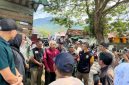 Satpol-PP Kota Ternate saat Melakukan Penertiban Pedagang Hewan Kurban. (Istimewa)