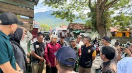 Satpol-PP Kota Ternate saat Melakukan Penertiban Pedagang Hewan Kurban. (Istimewa)
