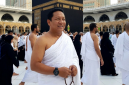 Ilustrasi Aliong Mus Pergi Umrah. (Dok. Gemini Ai)