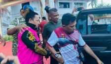 Tersangka Kasus Korupsi Mantan Bupati Pulau Taliabu, Aliong Mus Ditahan oleh Kejati Maluku Utara. (Dok. Istimewa)