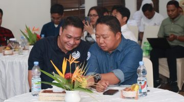 Kepala BP2RD Mochtar Hasim dan Sekda Kota Ternate, Rizal Marsaoly. Foto: Istimewa