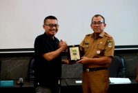 Asisten Daerah II Kota Bekasi, Innayatullah Bersama Ketua Pansis I Revisi RTRW, Junaidi Bahruddin. (Istimewa)