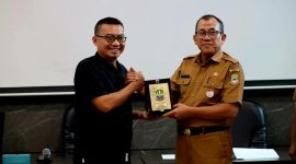 Asisten Daerah II Kota Bekasi, Innayatullah Bersama Ketua Pansis I Revisi RTRW, Junaidi Bahruddin. (Istimewa)