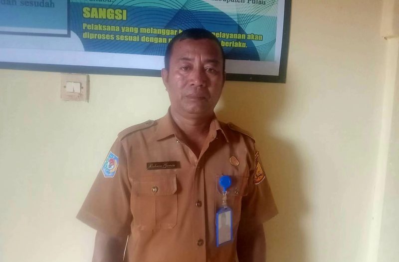 Kepala Disperpus Kabupaten Pulau Taliabu, Buhran Garusu. (Dok.RakyatMu)