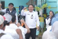 Sekda Kota Ternate, Rizal Marsaoly didampingi Kepala Dinas PUPR Kota Ternate, Rus'an M. Nur Taib dalam Program Rabu Menyapa. (Dok. Diskominfo Ternate)