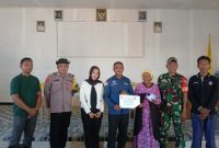 Penyaluran BLT DD Desa Lohobbuba (Istimewa)