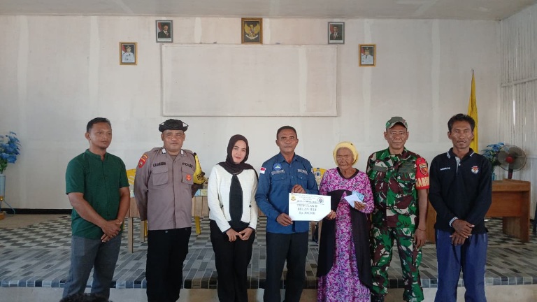 Penyaluran BLT DD Desa Lohobbuba (Istimewa)
