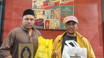 Warga Desa Tanjung Una Pulau Taliabu Terima Bantuan dari Anggota DPD RI, Hasby Yusuf. (RakyatMu)