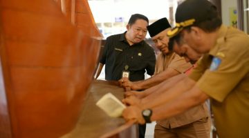 Panitia Rakernas JKPI XII Hias Ruang Kedatangan Kontingen di Bandara Sultan Babullah Ternate. (Istimewa/RakyatMu)