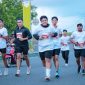Sejumlah peserta memacu kecepatan saat melintasi rute jalanan Kota Ternate dalam ajang Fort to Fort Nusantara Jaya Run 2026.