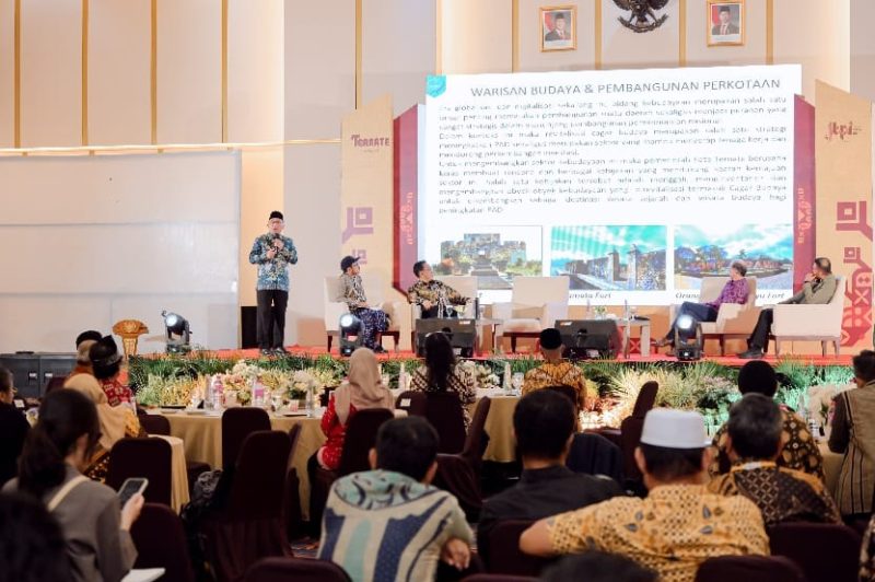 Wali Kota Ternate, M. Tauhid Soleman Memaparkan Warisan Budaya dan Pembangunan Perkotaan di depan Delegasi JKPI 2026. (Atu for RakyatMu)