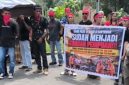 Ailansi Gempur Menggelar Aksi di Depan Kantor DPRD Halmahera Utara. (Istimewa/RakyatMu)