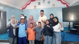 Kepala Dikbud Kabupaten Pulau Taliabu, Damrudin Rahman Lepas Peserta Lomba Festival Tunas Bahasa Ibu Tingkat Provinsi Maluku Utara. (Ikhy)