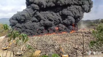 Tumpukan Ban Bekas Terbakar di Kawasan PT IWIP. (Screenshot Video/RakyatMu)