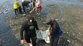 Pembersihan Sampah di Kali Mati Kelurahan Sasa, Kota Ternate. (RakyatMu)