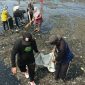 Pembersihan Sampah di Kali Mati Kelurahan Sasa, Kota Ternate. (RakyatMu)