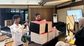 Penyidik Ditreskrimsus Polda Maluku Utara Kembali Serahkan Berkas Kasus DD Pulau Taliabu ke Jaksa. (RakyatMu)