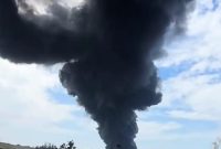 Asap Pembakaran Limbah Ban Bekas di PT IWIP, Kabupaten Halmahera Tengah. (Dok. RakyatMu)