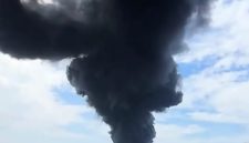 Asap Pembakaran Limbah Ban Bekas di PT IWIP, Kabupaten Halmahera Tenga. (Dok. RakyatMu)