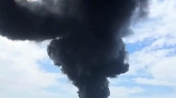 Asap Pembakaran Limbah Ban Bekas di PT IWIP, Kabupaten Halmahera Tengah. (Dok. RakyatMu)