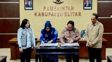 Penandatangan Kerjaasama Antar Daerah  oleh Sekda kota Ternate, Dr. Rizal Marsaoly dan Pemkab Blitar. (Istimewa)