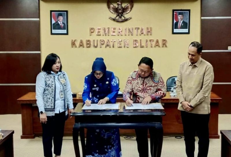 Penandatangan Kerjaasama Antar Daerah oleh Sekda kota Ternate, Dr. Rizal Marsaoly dan Pemkab Blitar. (Istimewa)