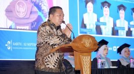 Sekda Kota Ternate, Dr. Rizal Marsaoly Menyampaikan Sambutan di Acara Wisuda Diploma III Program Studi Kebidanan Angkatan II Akbid Cahwala Maluku Utara Tahun 2026