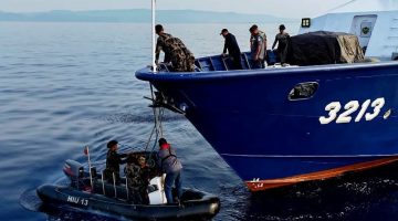 DKP Maluku Utara dan KKP Saat Melakukan Penertiban Rumpon. (Istimewa) 