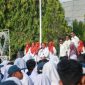Sekda Kota Ternate, Dr. Rizal Marsaoly Memimpin Apel Pagi di SMPN 6 dalam Program Rabu Menyapa. (Ongky for RakyatMu)