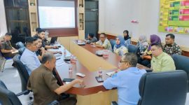 Kepala BP2RD Kota Ternate, Mochtar Hasim Bersama Kejari Ternate. (RakyatMu)