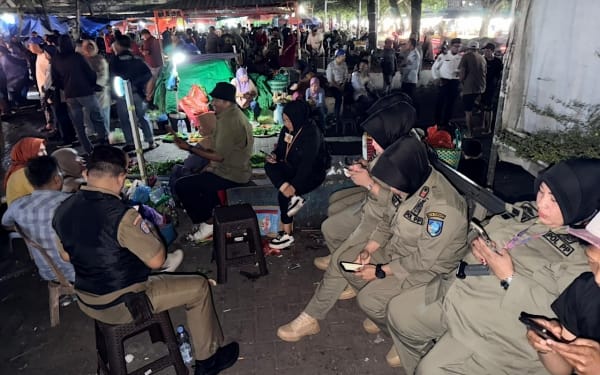 Personel Satpol-PP Kota Ternate Menggelar Penertiban di Pasar Higienis