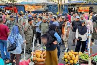 Satpol-PP Kota Tenate Melakukan Penertiban di Areal Parkir Pasar Higienis