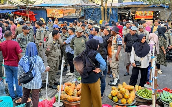 Satpol-PP Kota Tenate Melakukan Penertiban di Areal Parkir Pasar Higienis