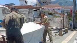 Satpol-PP Kota Ternate Melakukan Penertiban Lapak Pedagang di Atas Trotoar