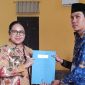 Bupati Pulau Taliabu Sahsabila Widya L Mus menyerahkan SK Perpanjangan Kontrak P3K-PW Tahun 2026