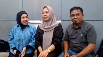 Diani Hastuti Tiwar (Tengah) Menyampaikan Permohonan Maaf Secara Terbuka. (Istimewa)