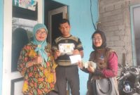 Petugas BP2RD Kota Ternate Menyambangi Wajib Pajak di Kelurahan Kalumata. (RakyatMu)