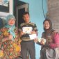 Petugas BP2RD Kota Ternate Menyambangi Wajib Pajak di Kelurahan Kalumata. (RakyatMu)