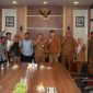 Sekda Kota Ternate, Dr. Rizal Marsaoly Bersama UMKM Kopi Jalanan di Benteng Oranje Usai Audiens. (Ongky for RakyatMu