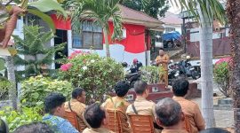 Kepala Diskop UKM Kota Ternate, Chairul Saleh saat Menyampaikan Arahan pada Acara Silaturahmi. (RakyatMu) 