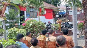 Kepala Diskop UKM Kota Ternate, Chairul Saleh saat Menyampaikan Arahan pada Acara Silaturahmi. (RakyatMu) 